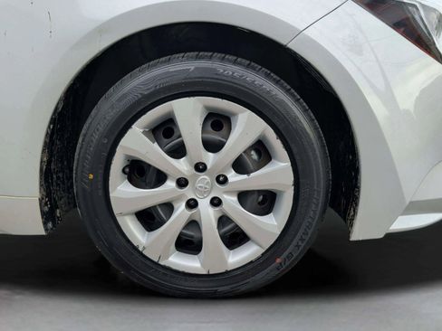 Used 2021 Toyota Corolla LE FWD image 38