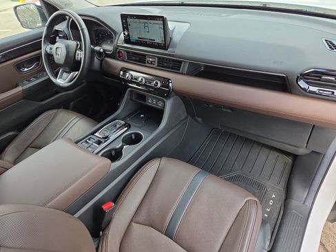 Used 2024 Honda Pilot Elite image 18