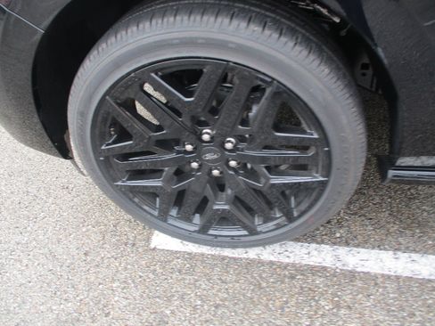 New 2026 Ford Expedition Platinum image 26