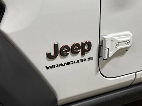 Used 2024 Jeep Wrangler Unlimited Rubicon image 25