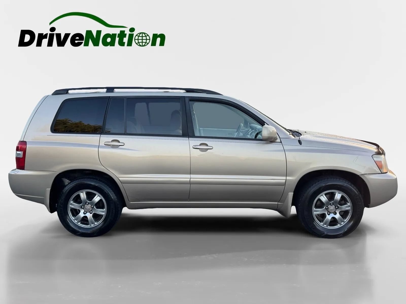 Used 2005 Toyota Highlander 4WD V6 w/ 3rd Row image 4