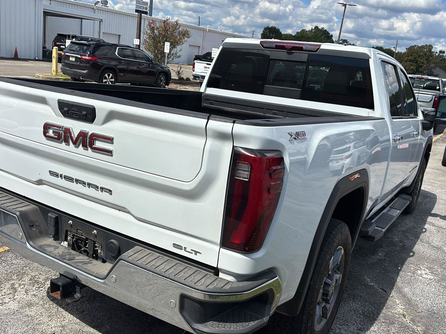 Used 2025 GMC Sierra 2500 SLT w/ SLT Premium Package AWD/4WD image 7