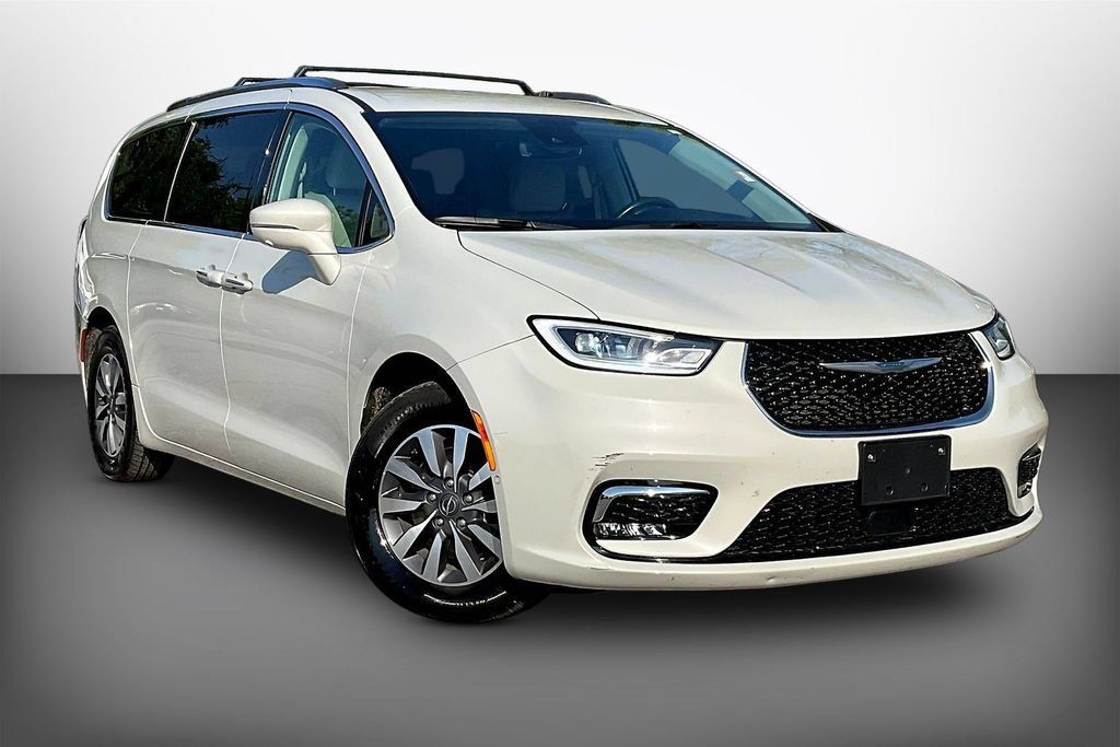 Used 2021 Chrysler Pacifica Touring-L w/ Uconnect Theater Family Group FWD image 3