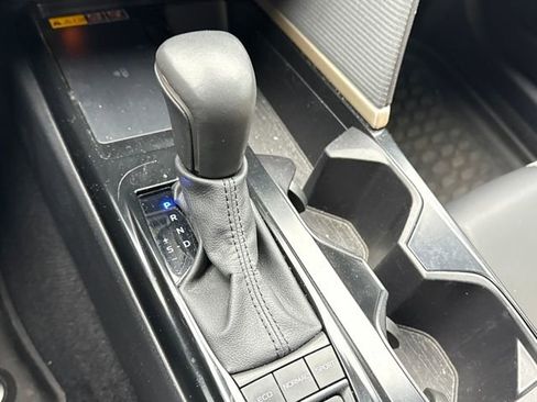 Used 2025 Toyota Camry SE image 33