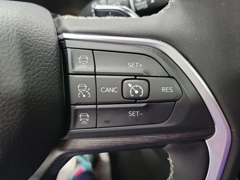 Used 2024 Jeep Grand Cherokee Limited AWD/4WD image 38