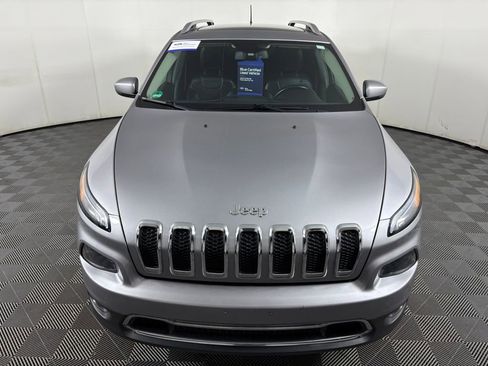 Used 2018 Jeep Cherokee Limited w/ Luxury Group image 2