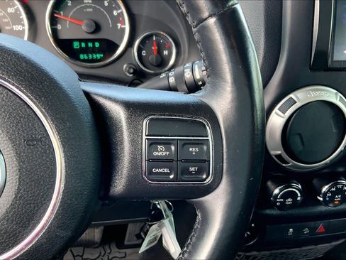 Used 2018 Jeep Wrangler Unlimited Rubicon w/ Connectivity Group AWD/4WD image 20