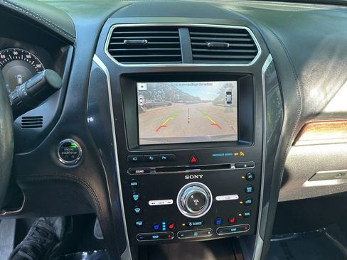 Used 2017 Ford Explorer Platinum AWD/4WD image 18