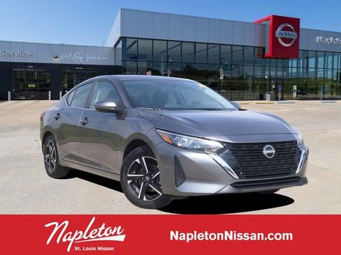 Used 2025 Nissan Sentra SV image 1