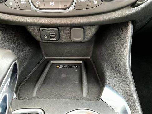 Used 2022 Chevrolet Traverse Premier AWD/4WD image 15