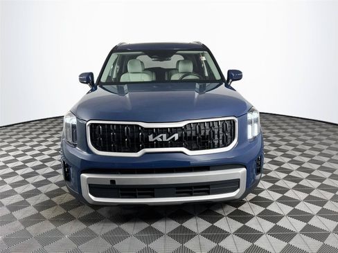 Certified 2023 Kia Telluride EX w/ EX Captain's Chair Package FWD image 2