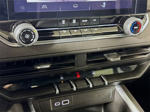 Used 2024 Chevrolet Colorado W/T image 14