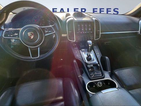 Used 2017 Porsche Cayenne Platinum Edition image 7