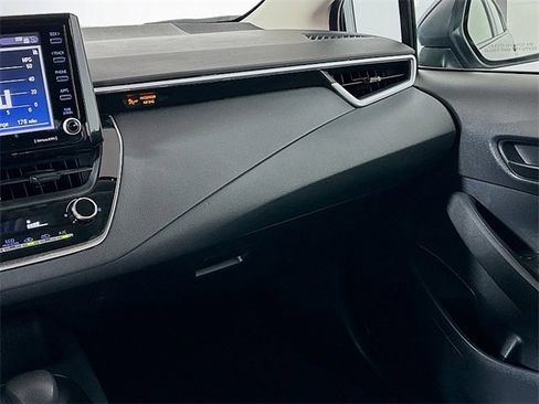 Used 2022 Toyota Corolla LE image 22