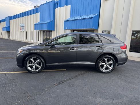 Used 2010 Toyota Venza image 4