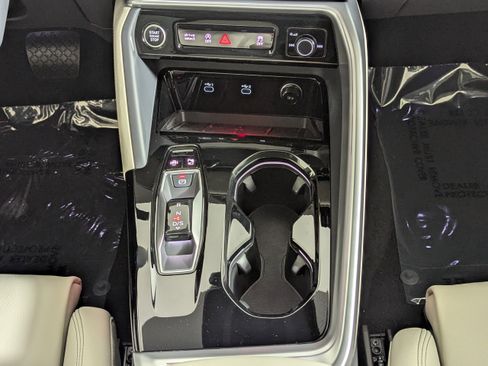 New 2025 Audi Q5 Prestige image 17