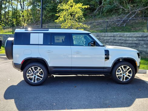 Used 2026 Land Rover Defender 110 S image 11