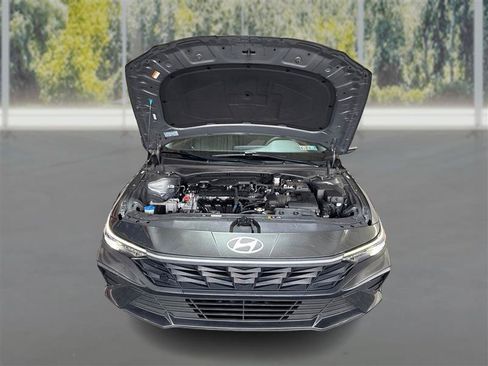 Used 2024 Hyundai Elantra SEL FWD image 11