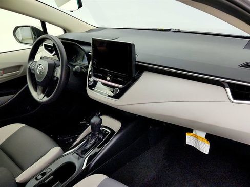 Used 2024 Toyota Corolla LE w/ LE Convenience Package FWD image 24