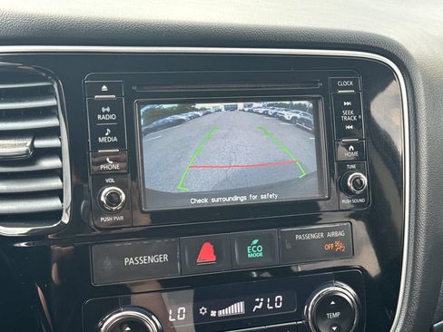 Used 2016 Mitsubishi Outlander SE AWD/4WD image 23