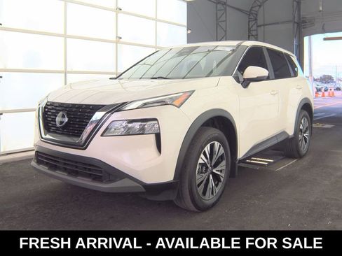 Used 2023 Nissan Rogue SV image 3
