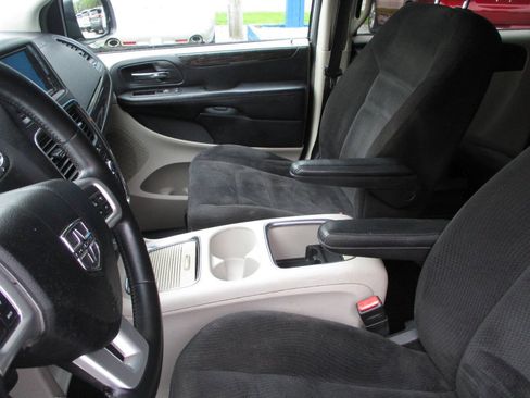 Used 2016 Dodge Grand Caravan SXT w/ Rear Park Assist Package FWD image 20