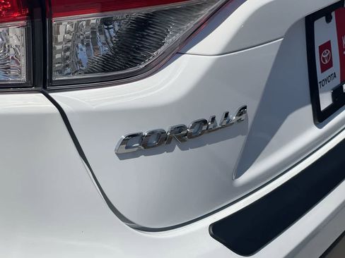 Used 2025 Toyota Corolla LE w/ LE Premium Package image 9