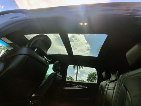 Used 2018 Lincoln MKX Reserve FWD image 12