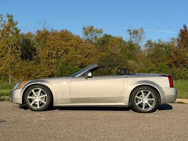 Used 2004 Cadillac XLR RWD image 29