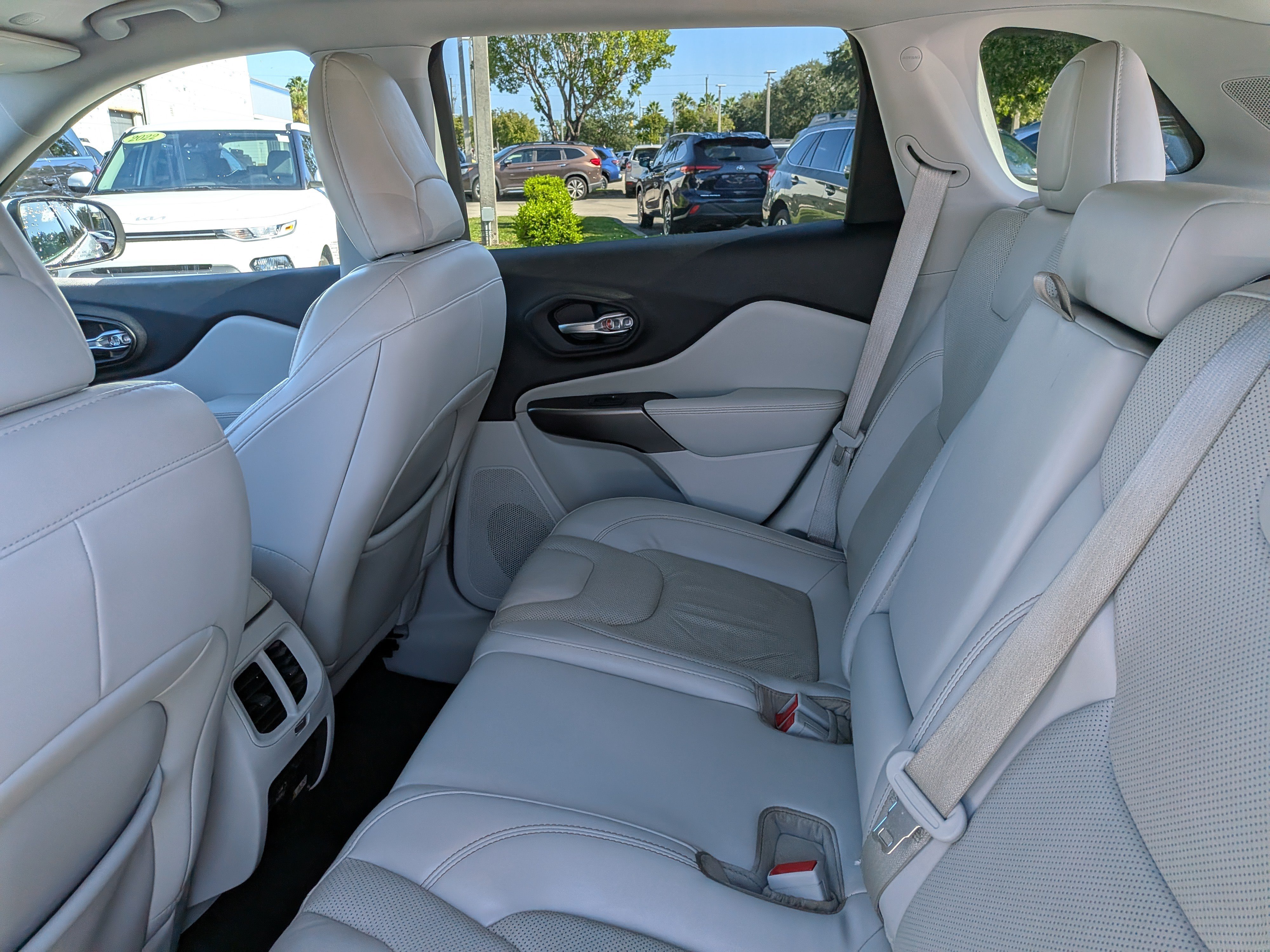 Used 2021 Jeep Cherokee Latitude Lux w/ Comfort/Convenience Group FWD image 15
