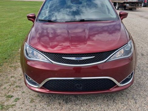 Used 2019 Chrysler Pacifica Touring Plus w/ Advanced Safetytec Group FWD image 2