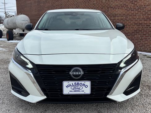 Used 2025 Nissan Altima 2.5 SV image 13