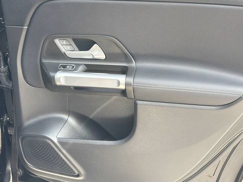 Used 2021 Mercedes-Benz GLB 250 4MATIC image 33