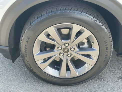 Certified 2023 Ford Explorer XLT w/ Equipment Group 202A AWD/4WD image 39