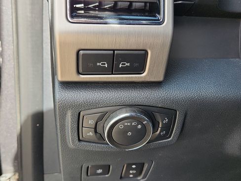 Used 2022 Ford F250 Platinum w/ FX4 Off-Road Package image 16