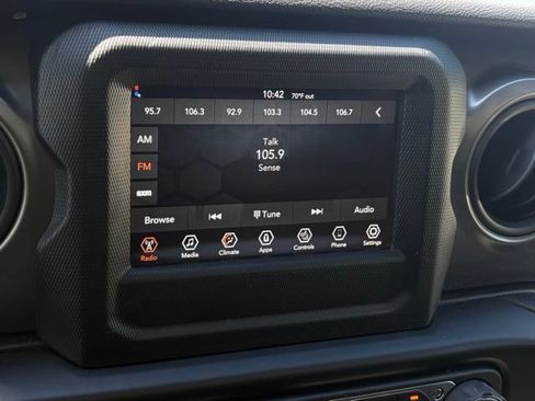Used 2022 Jeep Wrangler Sport AWD/4WD image 19