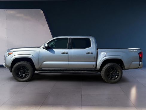 Used 2022 Toyota Tacoma SR image 2