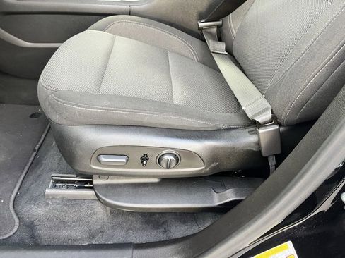 Used 2022 Chevrolet Traverse LT image 19