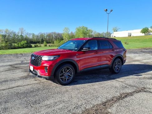 Used 2025 Ford Explorer ST-Line w/ ST-Line Street Pack AWD/4WD image 37