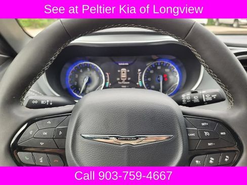 Used 2025 Chrysler Pacifica Limited FWD image 30