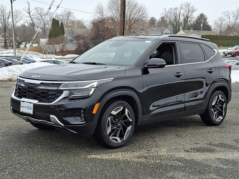 Certified 2025 Kia Seltos SX w/ SX Sunroof Package image 3