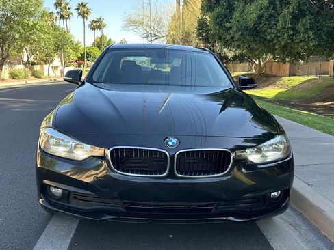 Used 2017 BMW 320i Sedan RWD image 3