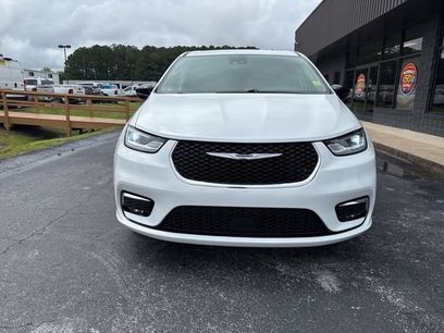 Used 2024 Chrysler Pacifica Touring-L