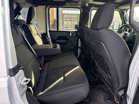 Used 2023 Jeep Wrangler Unlimited Rubicon 4xe image 14
