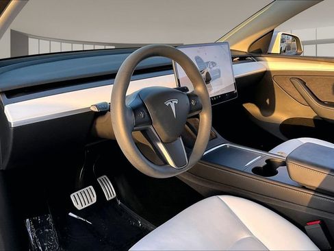 Used 2023 Tesla Model Y Performance AWD/4WD image 15
