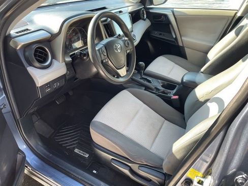 Used 2013 Toyota RAV4 LE image 9