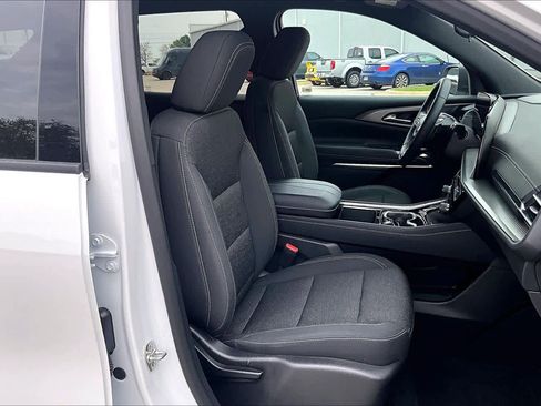 Used 2025 Chevrolet Traverse LT w/ Driver Confidence Package image 9