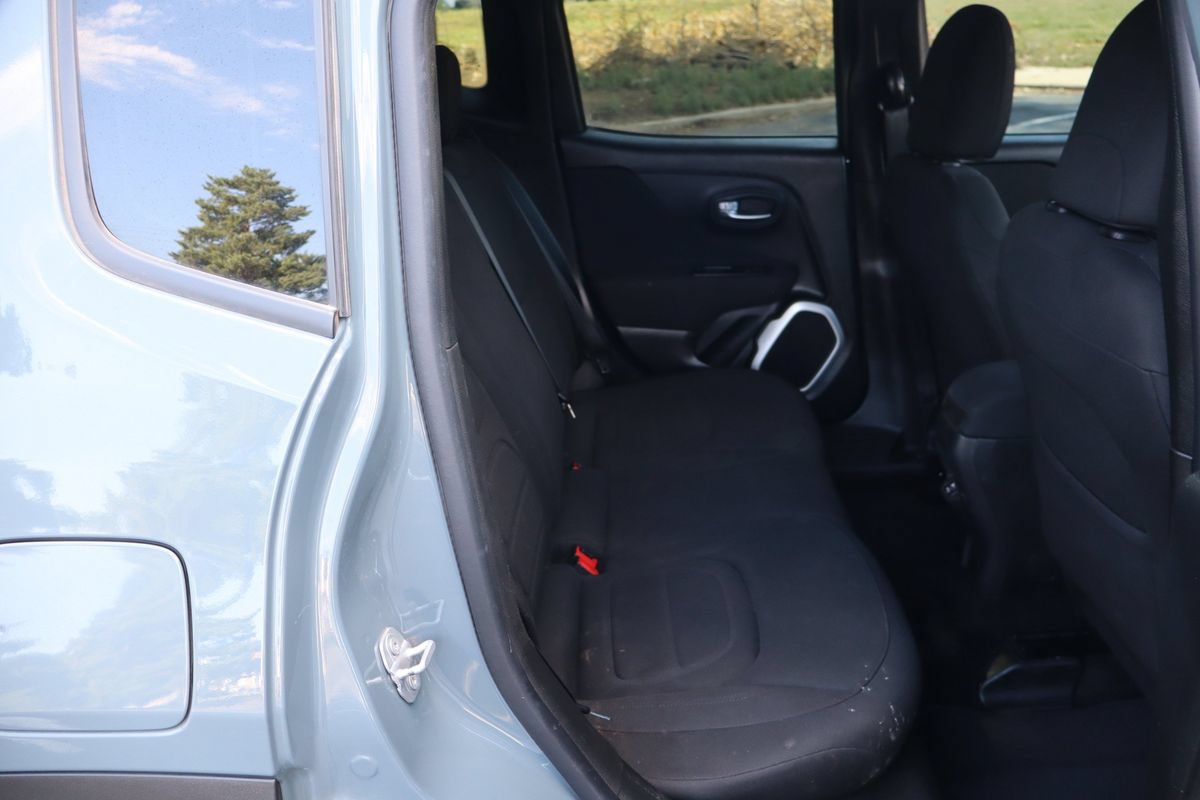 Used 2018 Jeep Renegade Latitude FWD image 21