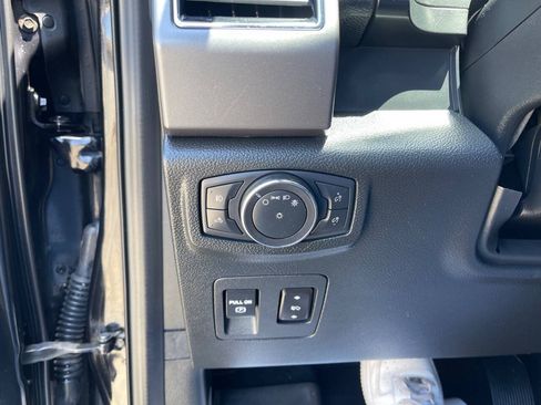Used 2019 Ford F150 XLT w/ Equipment Group 302A Luxury AWD/4WD image 18