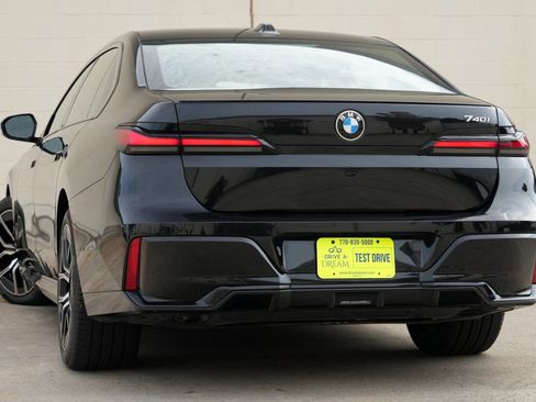 Used 2023 BMW 740i RWD image 6
